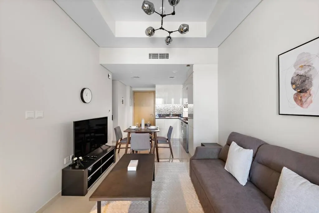 Modern 2-Bedroom Apartment In Aykon Tower C Dubai