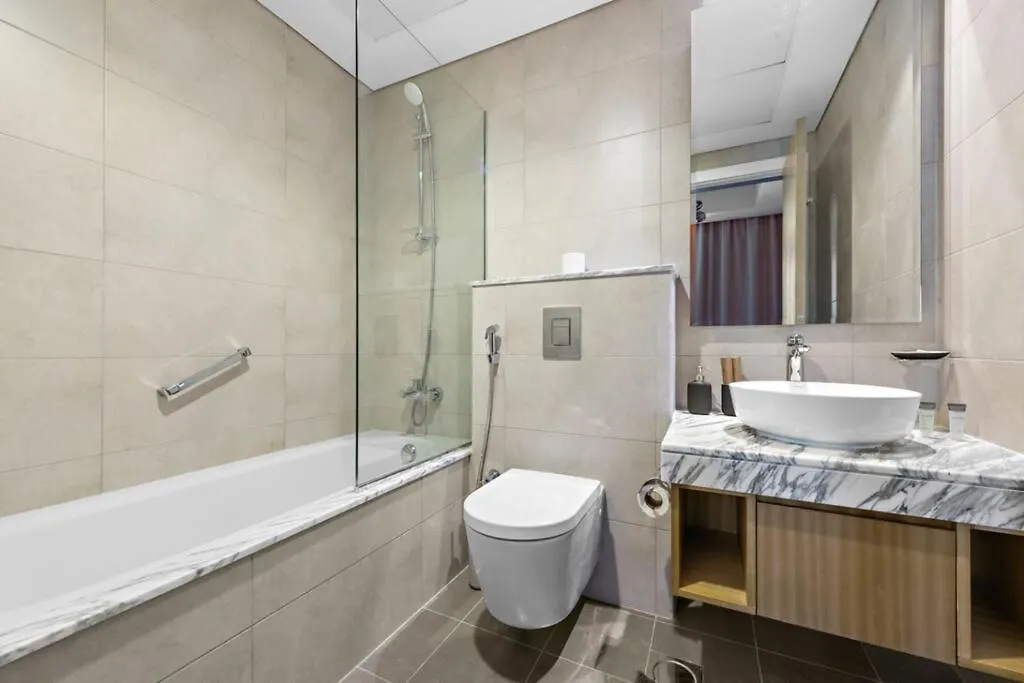 Modern 2-Bedroom Apartment In Aykon Tower C Dubai