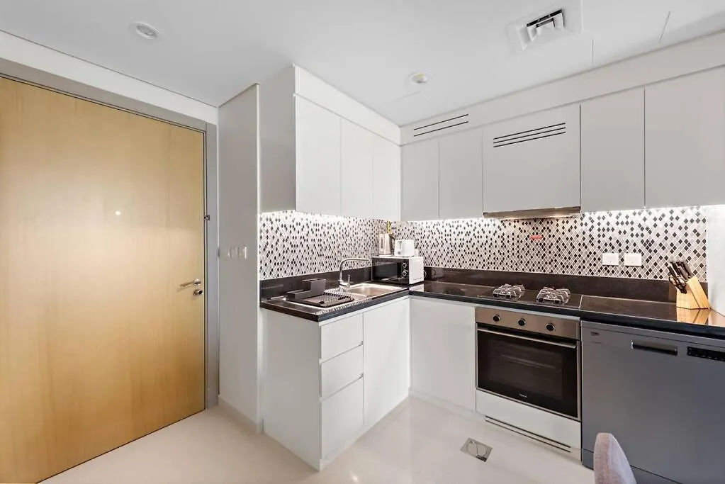 Modern 2-Bedroom Apartment In Aykon Tower C Dubai