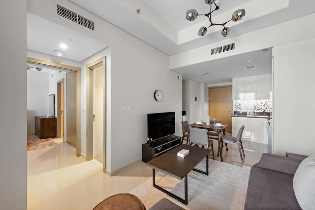 Modern 2-Bedroom Apartment In Aykon Tower C Dubai